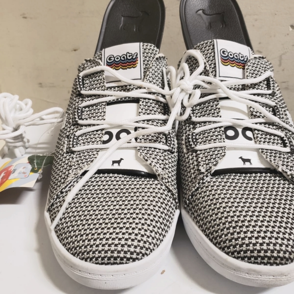 Goats Sneakers black and white  size 7.5 Men